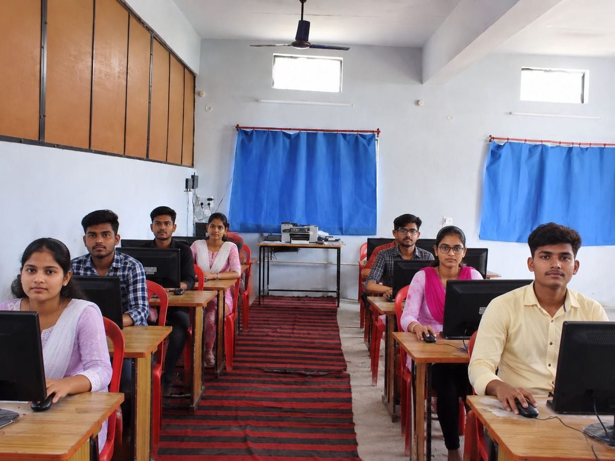 Computer lab session at JPM ITI